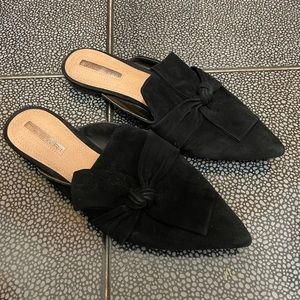 Tahari mules
